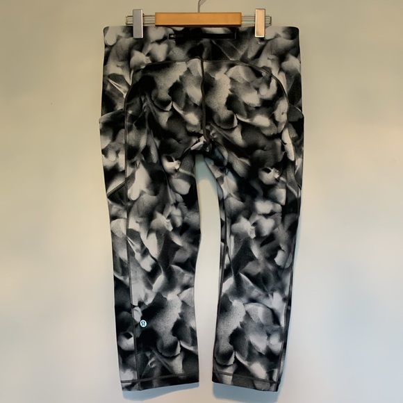 Lululemon Speed Up Crop 21” - Picture 3 of 7